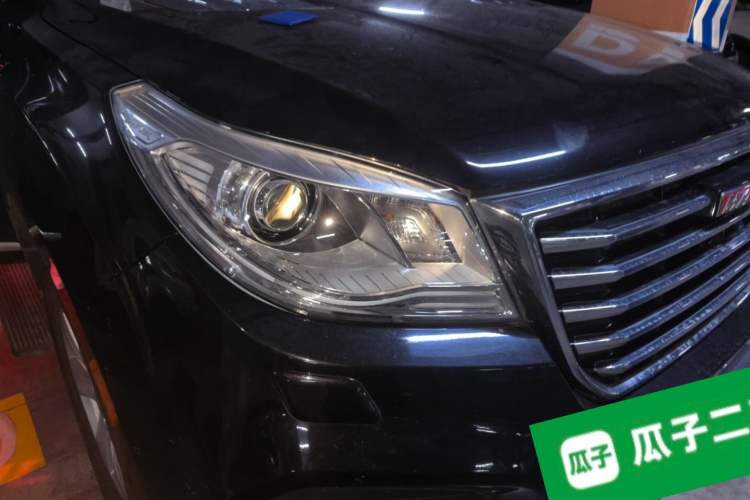 Used Haval H9 2017 2.0T Diesel 4x4 Premium 5-Seater Right Front Headlight
