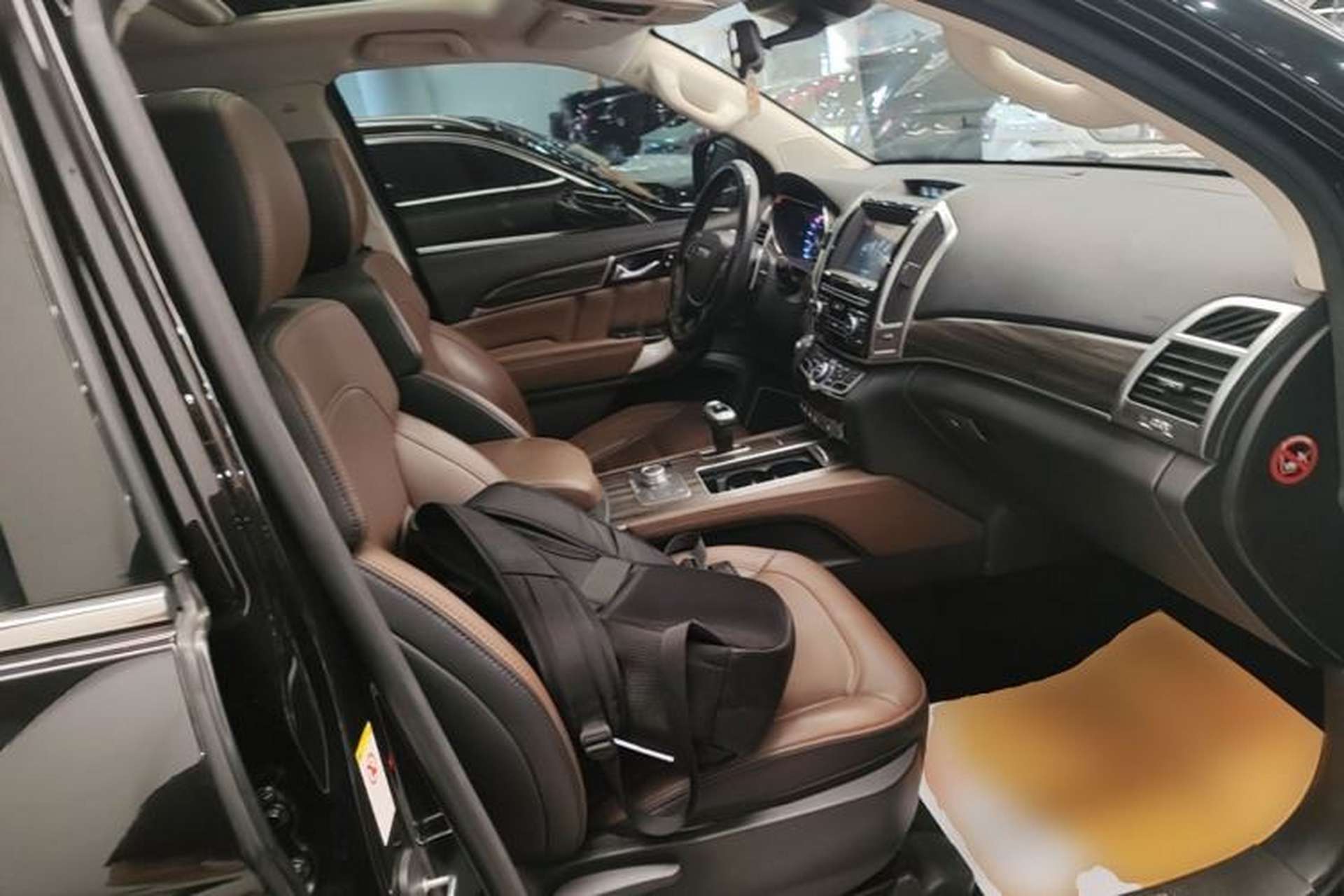 Used Haval H9 2017 2.0T Gasoline 4x4 Comfort Edition 7-Seater Right Front Seat