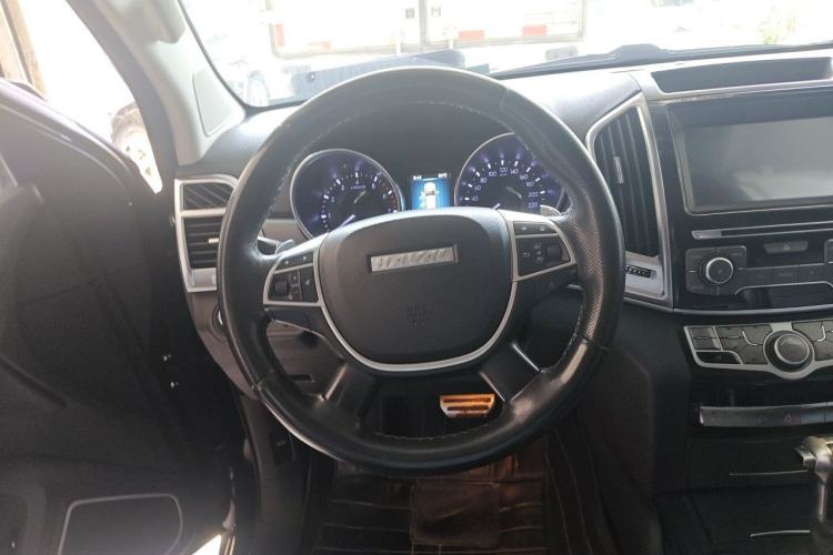 Used Haval H9 2017 2.0T Gasoline 4x4 Luxury 7-Seater Steering Wheel