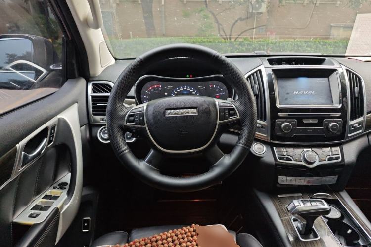 Used Haval H9 2017 2.0T Gasoline 4x4 Prestige Model 7 Seats Steering Wheel