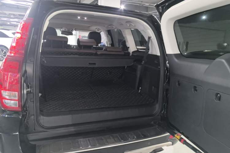 Used Haval H9 2017 2.0T Gasoline 4x4 Luxury 7-Seater Trunk