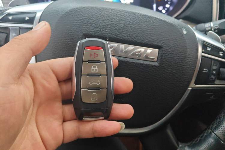 Used Haval H9 2017 2.0T Gasoline 4x4 Luxury 7-Seater Vehicle Key