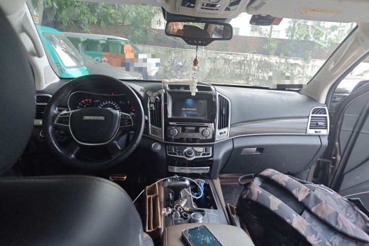 Used Haval H9 2017 2.0T Gasoline 4x4 Luxury 7-Seater Center Console