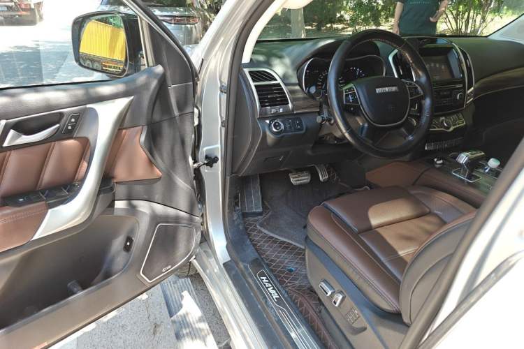Used Haval H9 2017 2.0T Gasoline 4x4 Premium 5-Seater Driver Seat