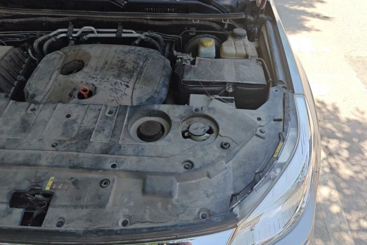 Used Haval H9 2017 2.0T Gasoline 4x4 Premium 5-Seater Engine Bay Left