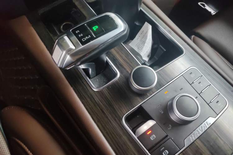 Used Haval H9 2017 2.0T Diesel 4x4 Premium 5-Seater Gear Lever