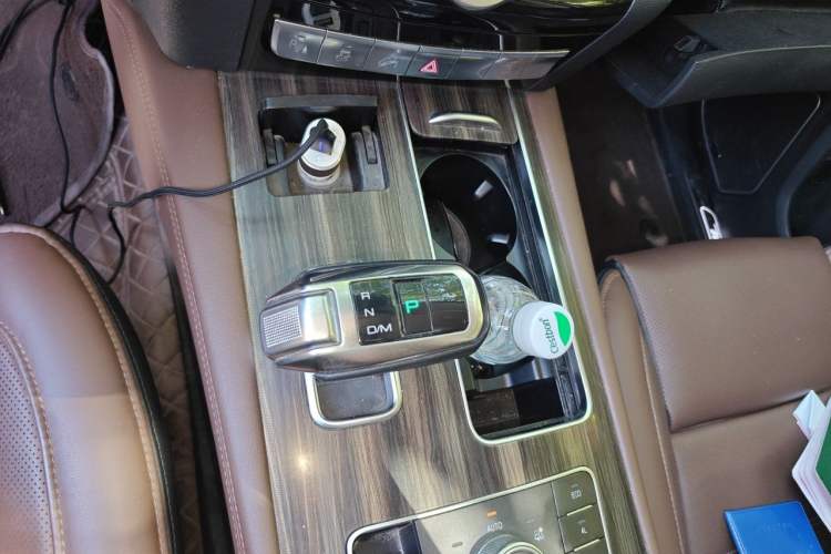 Used Haval H9 2017 2.0T Gasoline 4x4 Premium 5-Seater Gear Lever