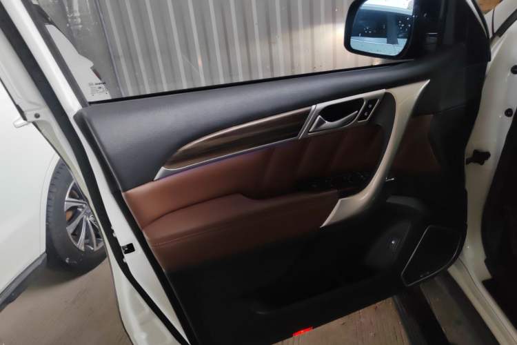 Used Haval H9 2017 2.0T Diesel 4x4 Premium 5-Seater Left Front Door Interior