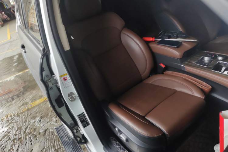 Used Haval H9 2017 2.0T Diesel 4x4 Premium 5-Seater Right Front Seat