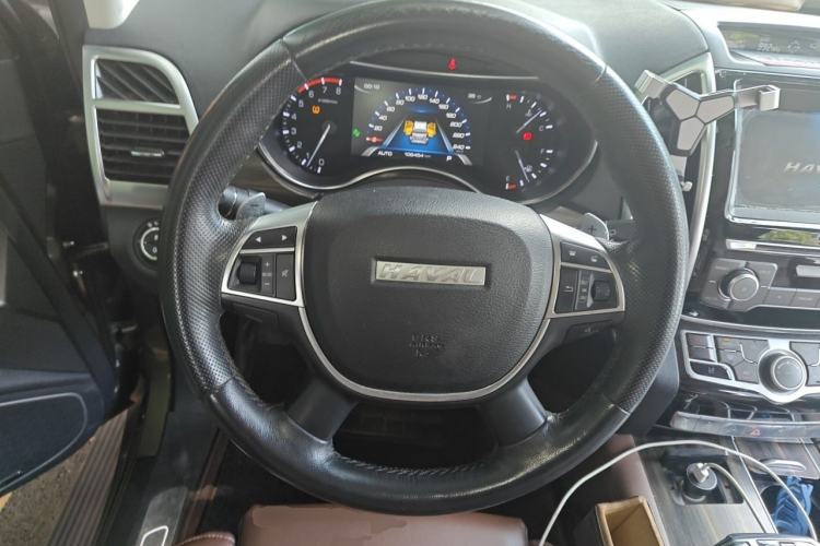 Used Haval H9 2017 2.0T Gasoline 4x4 Luxury 7-Seater Steering Wheel