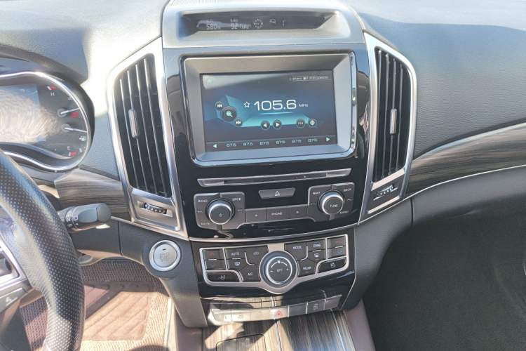 Used Haval H9 2017 2.0T Gasoline 4x4 Luxury 7-Seater Audio And AC Panel