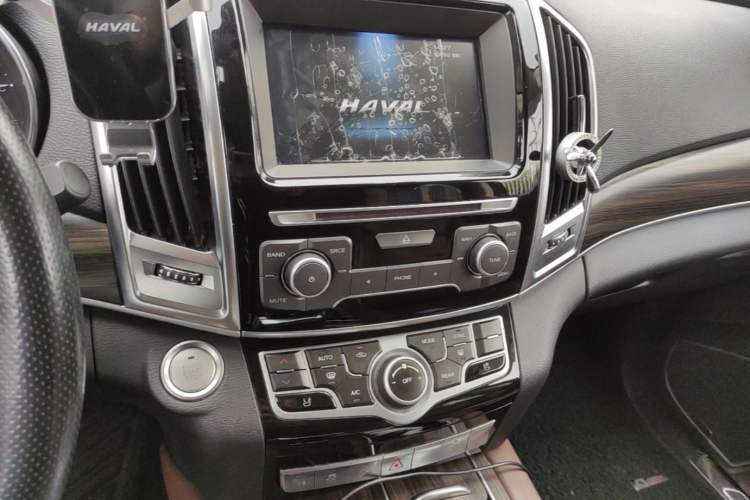 Used Haval H9 2017 2.0T Gasoline 4x4 Premium 5-Seater Audio And AC Panel