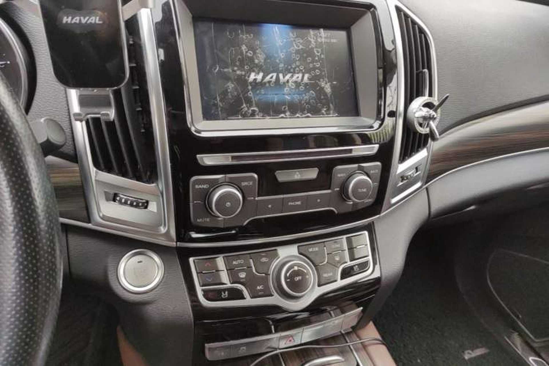 Used Haval H9 2017 2.0T Gasoline 4x4 Premium 5-Seater Audio And AC Panel