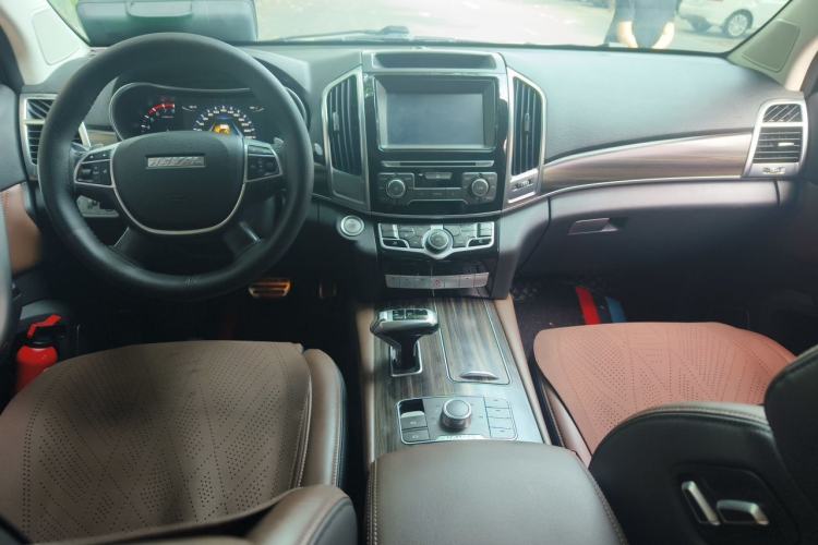 Used Haval H9 2017 2.0T Gasoline 4x4 Premium 5-Seater Center Console