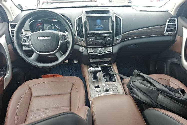 Used Haval H9 2017 2.0T Gasoline 4x4 Comfort Edition 5 Seats Center Console