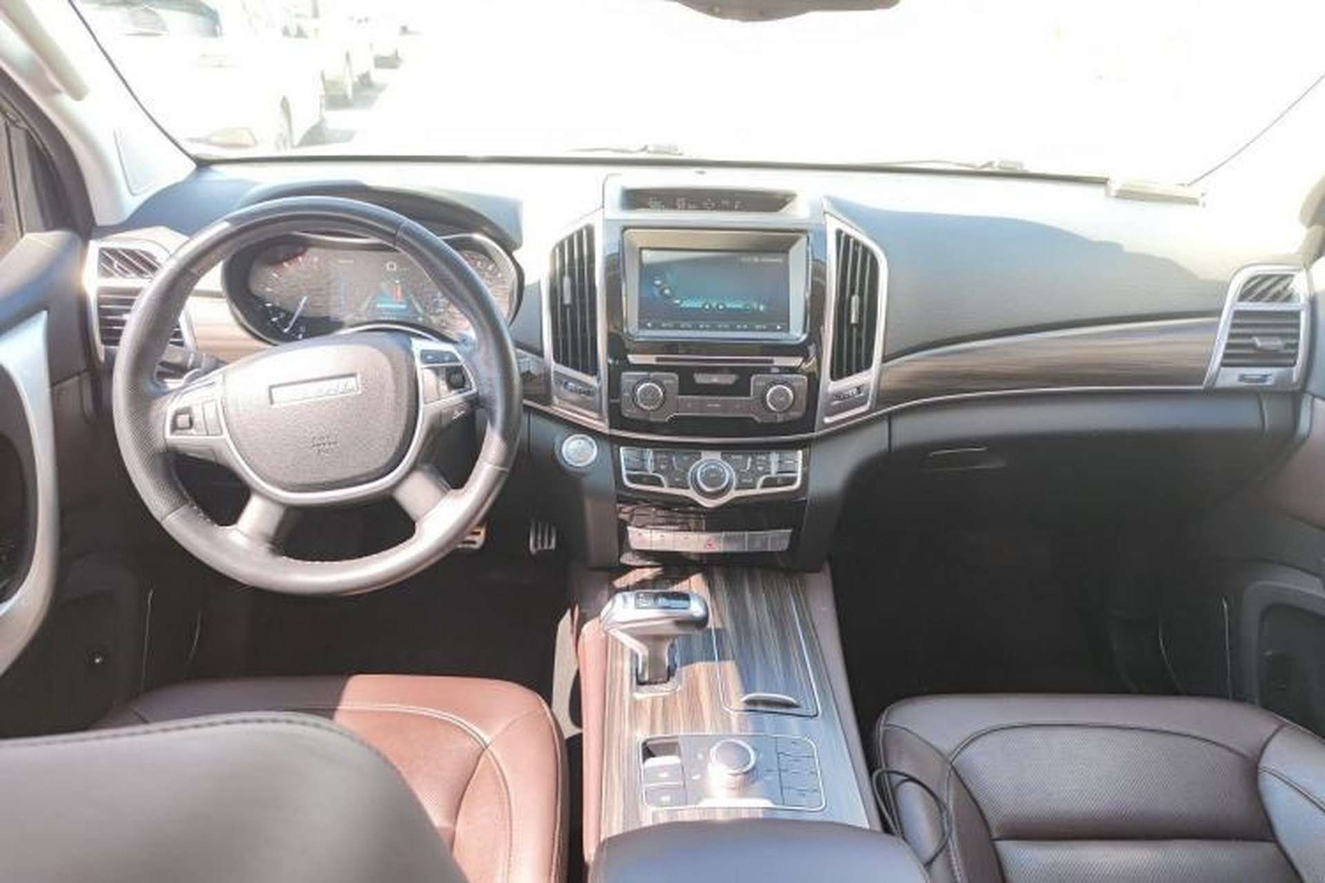 Used Haval H9 2017 2.0T Gasoline 4x4 Luxury 7-Seater Center Console