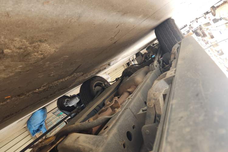 Used Haval H9 2017 2.0T Diesel 4x4 Premium 5-Seater Chassis Front Right