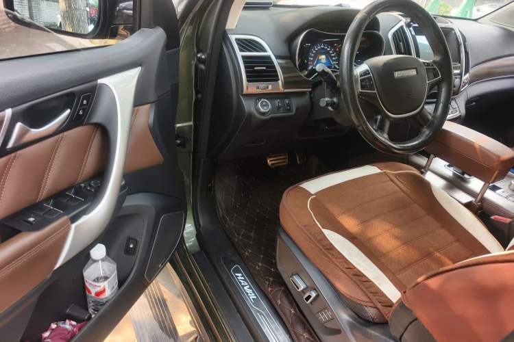 Used Haval H9 2017 2.0T Diesel 4x4 Premium 5-Seater Driver Seat
