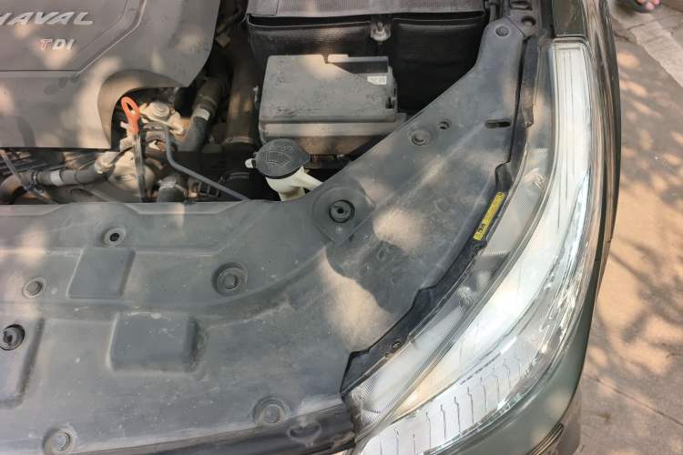 Used Haval H9 2017 2.0T Diesel 4x4 Premium 5-Seater Engine Bay Left