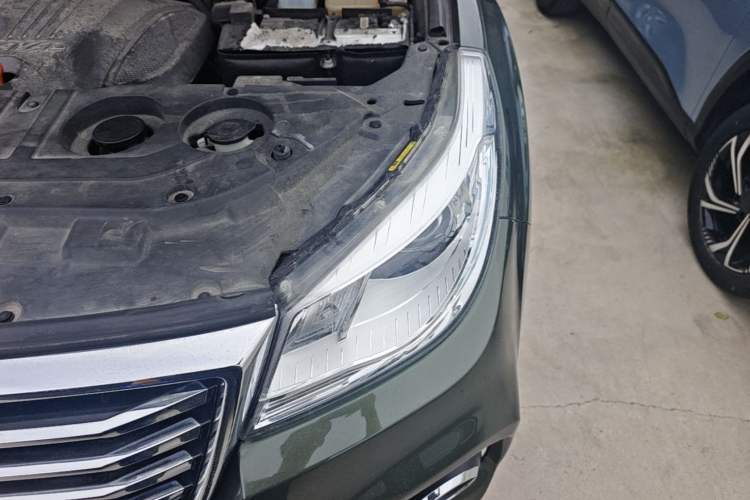Used Haval H9 2017 2.0T Gasoline 4x4 Comfort Edition 5 Seats Engine Bay Left