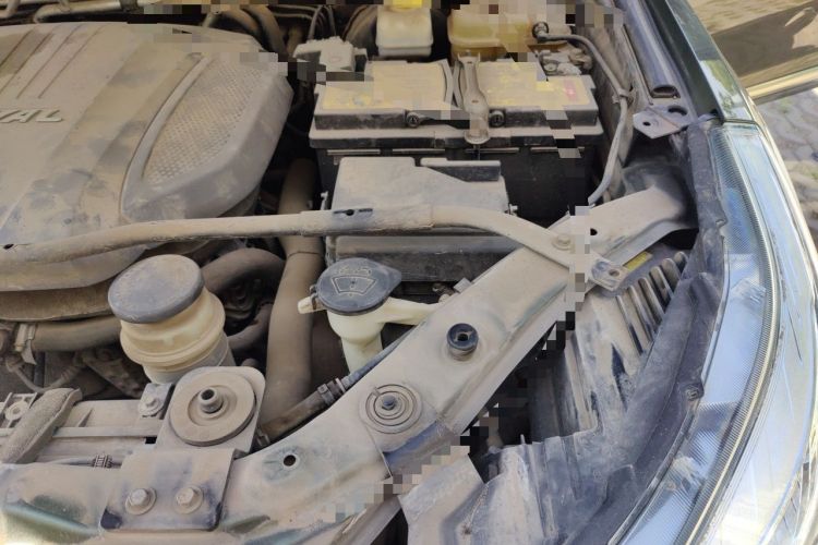 Used Haval H9 2017 2.0T Gasoline 4x4 Luxury 7-Seater Engine Bay Left