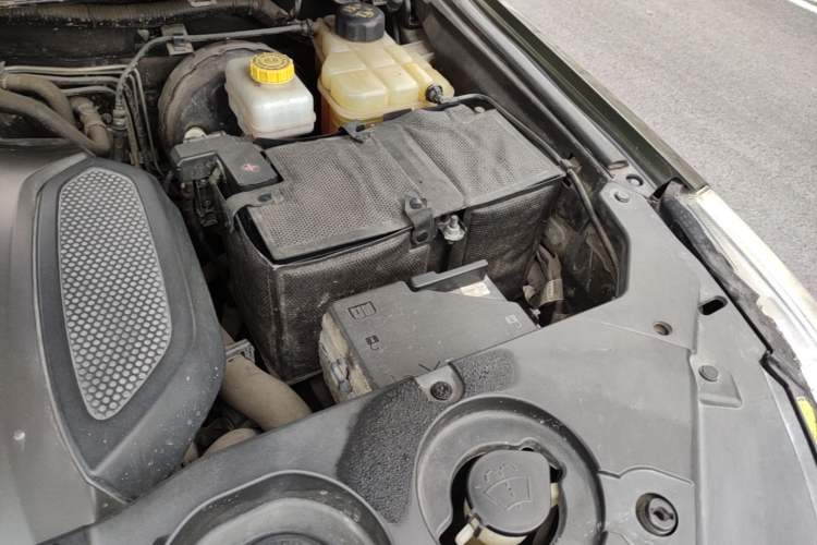 Used Haval H9 2017 2.0T Gasoline 4x4 Premium 5-Seater Engine Bay Left