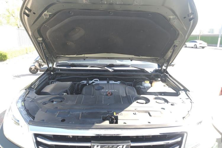 Used Haval H9 2017 2.0T Gasoline 4x4 Luxury 7-Seater Engine Bay