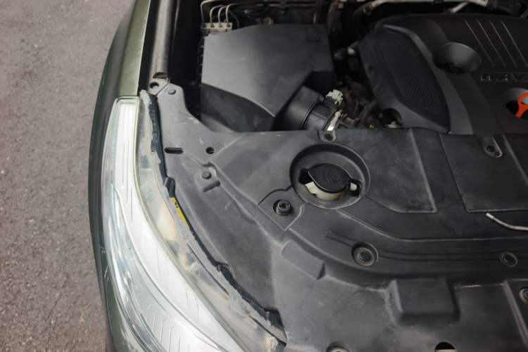 Used Haval H9 2017 2.0T Gasoline 4x4 Premium 5-Seater Engine Bay Right