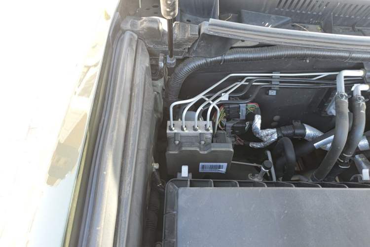 Used Haval H9 2017 2.0T Gasoline 4x4 Luxury 7-Seater Engine Bay Right
