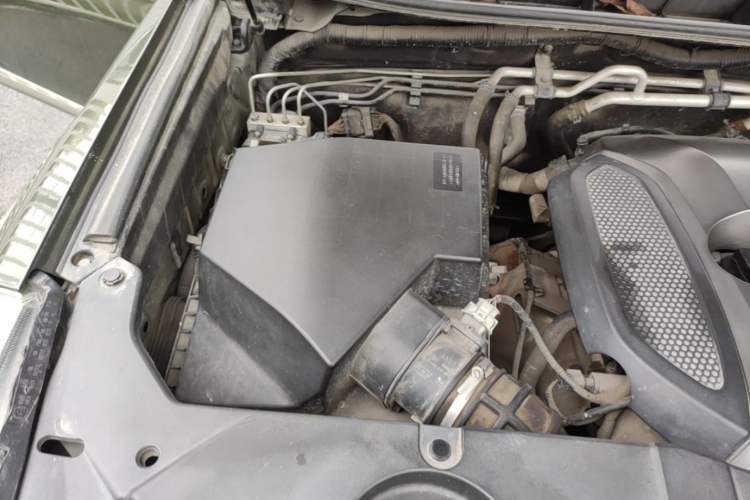 Used Haval H9 2017 2.0T Gasoline 4x4 Premium 5-Seater Engine Bay Right