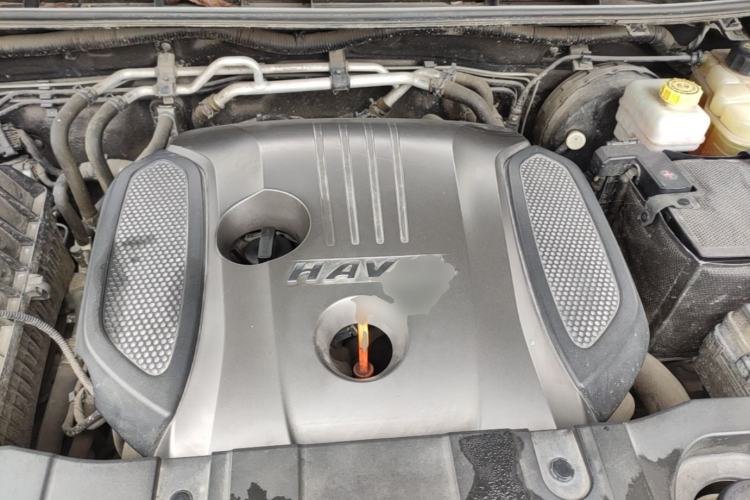 Used Haval H9 2017 2.0T Gasoline 4x4 Premium 5-Seater Engine Bay