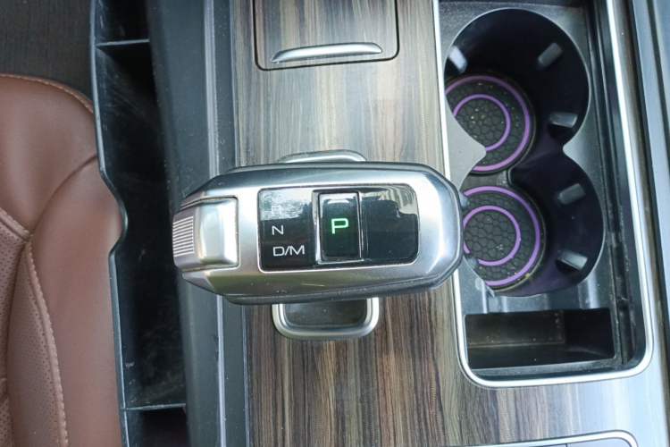 Used Haval H9 2017 2.0T Diesel 4x4 Luxury 7-Seater Gear Lever