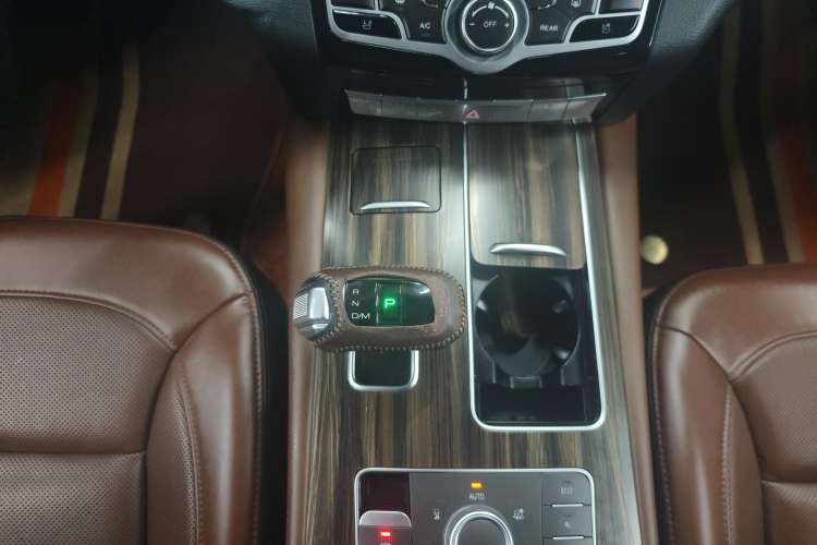 Used Haval H9 2017 2.0T Gasoline 4x4 Luxury 7-Seater Gear Lever