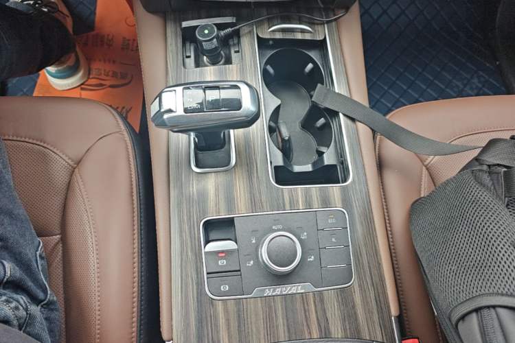 Used Haval H9 2017 2.0T Gasoline 4x4 Comfort Edition 5 Seats Gear Lever