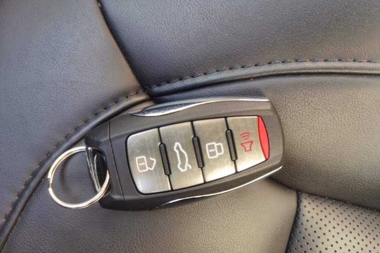 Used Haval H9 2017 2.0T Diesel 4x4 Comfort Edition 5 Seats Interior 1