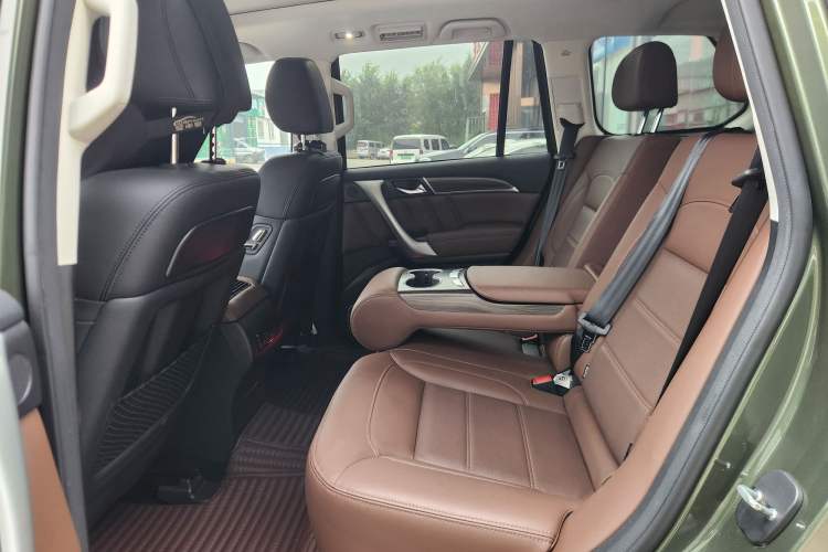 Used Haval H9 2017 2.0T Gasoline 4x4 Premium 5-Seater Interior 3