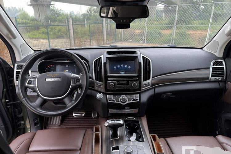 Used Haval H9 2017 2.0T Gasoline 4x4 Premium 5-Seater Interior 4