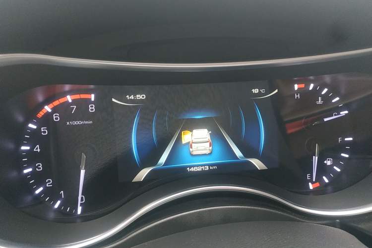 Used Haval H9 2017 2.0T Gasoline 4x4 Premium 5-Seater Odometer Close Up