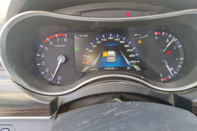 Used Haval H9 2017 2.0T Gasoline 4x4 Luxury 7-Seater Odometer Close Up