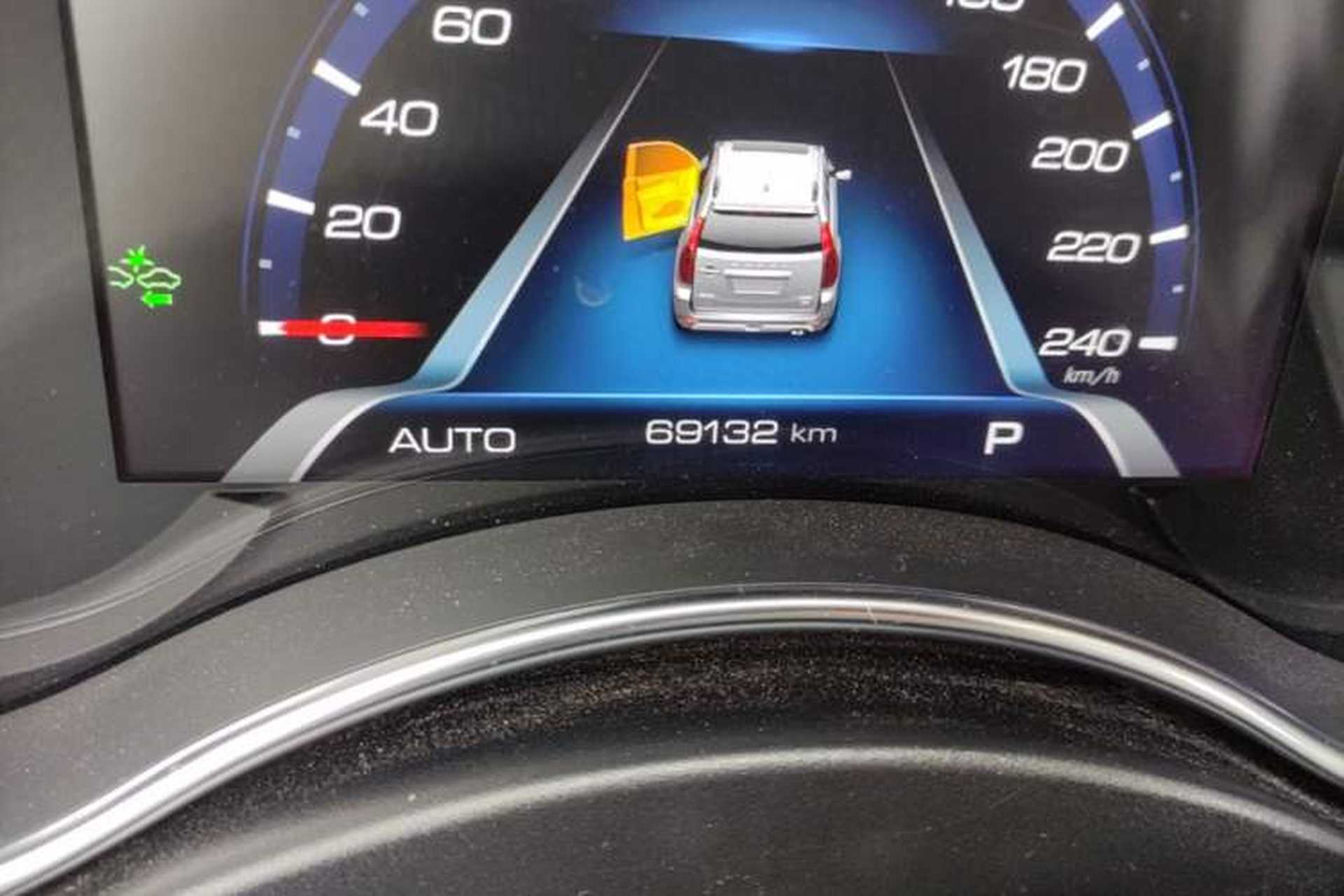 Used Haval H9 2017 2.0T Gasoline 4x4 Premium 5-Seater Odometer Close Up