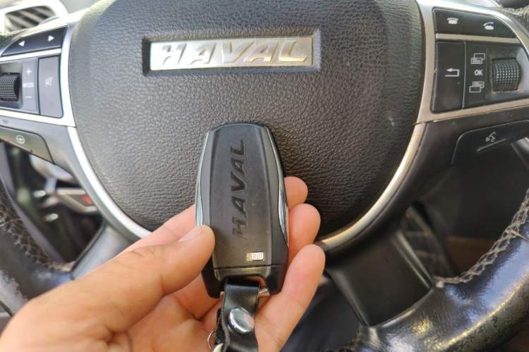 Used Haval H9 2017 2.0T Gasoline 4x4 Luxury 7-Seater Vehicle Key