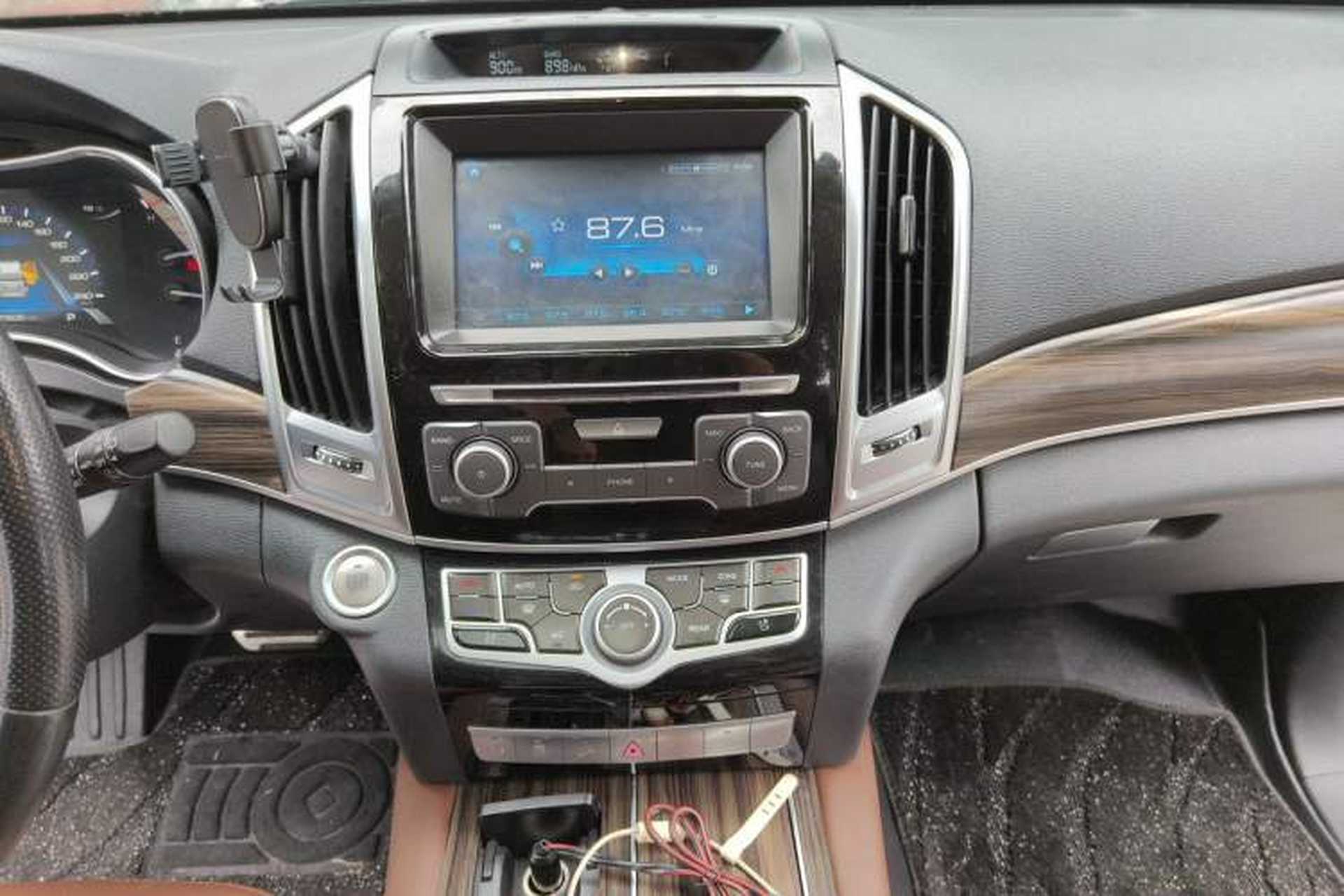 Used Haval H9 2017 2.0T Gasoline 4x4 Luxury 7-Seater Audio And AC Panel