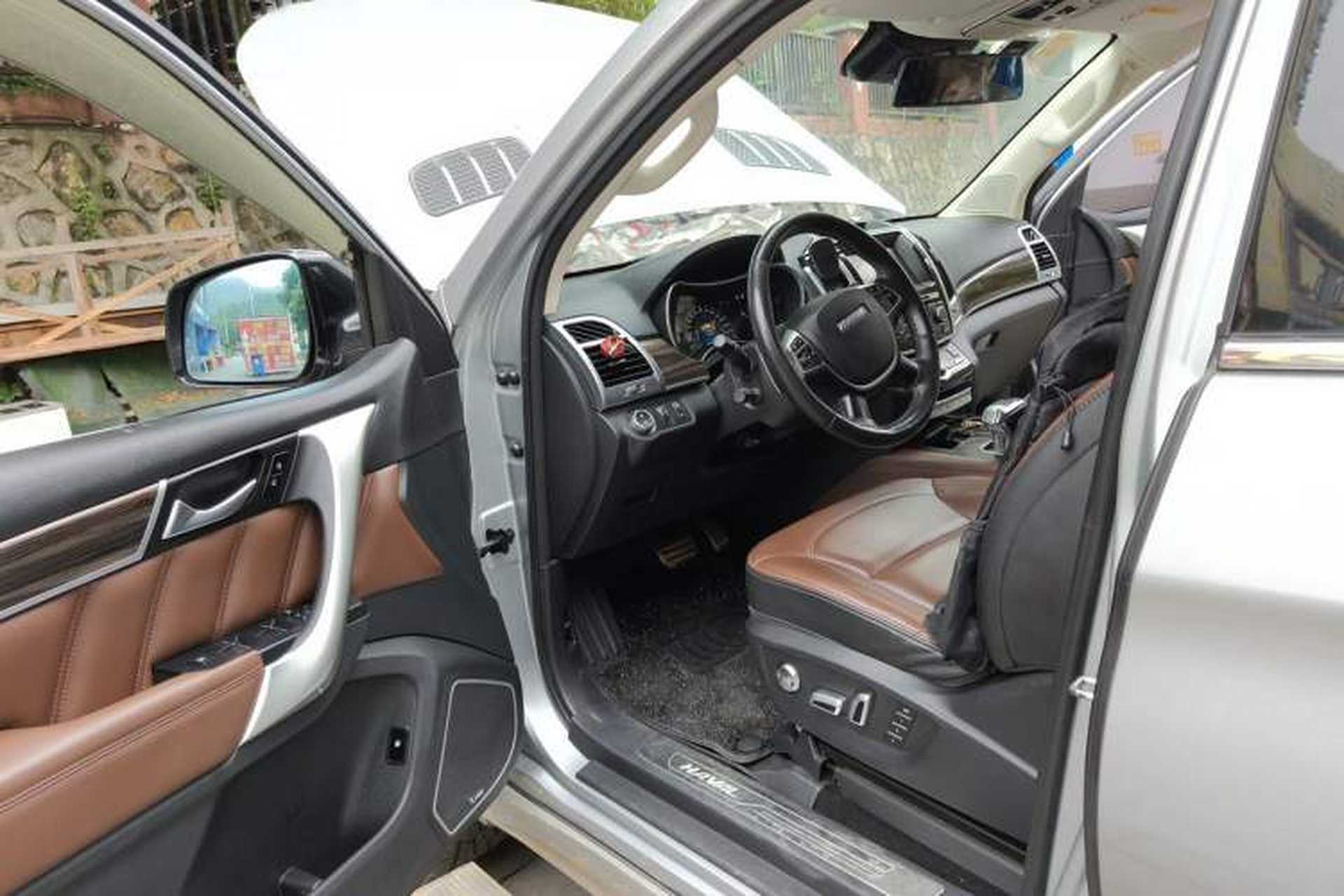 Used Haval H9 2017 2.0T Gasoline 4x4 Luxury 7-Seater Driver Seat