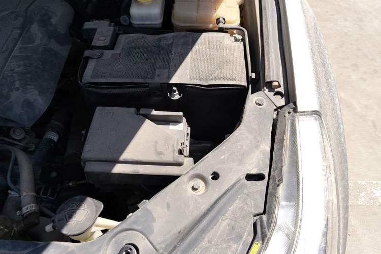 Used Haval H9 2017 2.0T Diesel 4x4 Premium 5-Seater Engine Bay Left