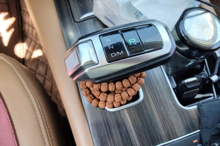 Used Haval H9 2017 2.0T Diesel 4x4 Premium 5-Seater Gear Lever
