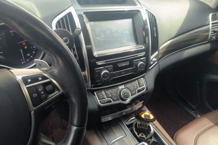 Used Haval H9 2017 2.0T Gasoline 4x4 Luxury 7-Seater Audio And AC Panel