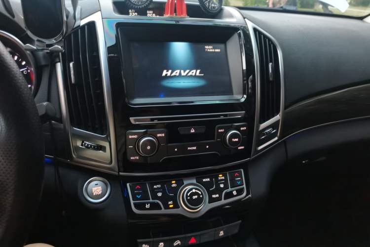 Used Haval H9 2017 2.0T Gasoline 4x4 Luxury 7-Seater Audio And AC Panel