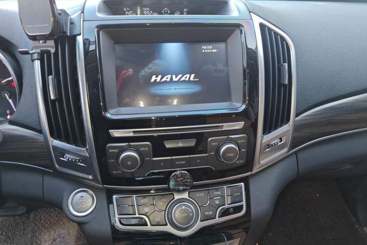 Used Haval H9 2017 2.0T Gasoline 4x4 Premium 5-Seater Audio And AC Panel