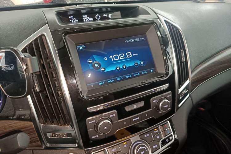 Used Haval H9 2017 2.0T Gasoline 4x4 Luxury 7-Seater Audio And AC Panel