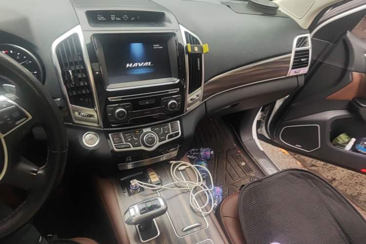 Used Haval H9 2017 2.0T Gasoline 4x4 Luxury 7-Seater Audio And AC Panel